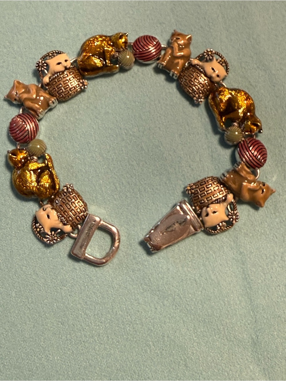 Bracelet with cat beaded / sharm  vintage